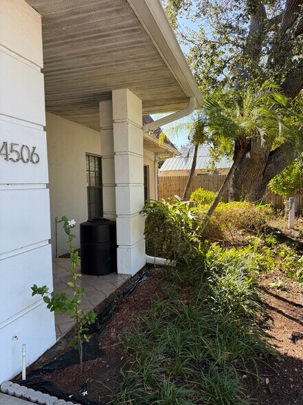 4506 26th St W, Bradenton, FL à louer - Photo du bâtiment - Image 3 de 9