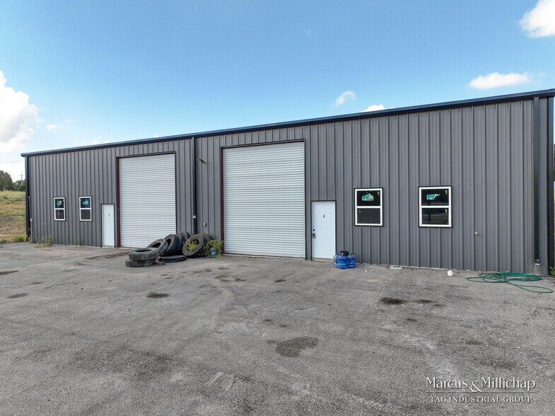 12550 South Highway 183, Luling, TX à vendre - Photo du bâtiment - Image 3 de 8