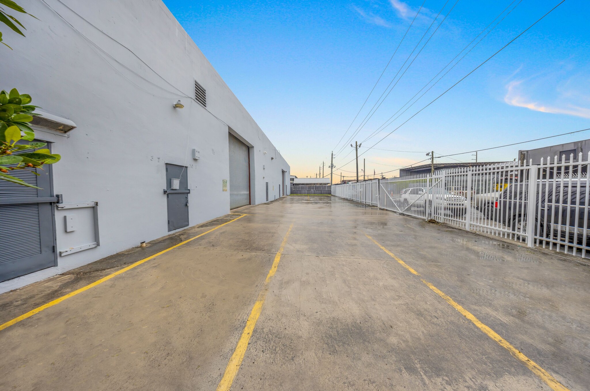 3061 NW 24th St, Miami, FL for lease Building Photo- Image 1 of 18