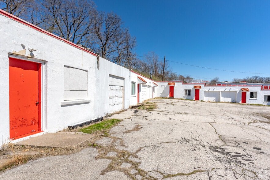 5226-5250 State Ave portfolio of 3 properties for sale on LoopNet.ca - Primary Photo - Image 1 of 3