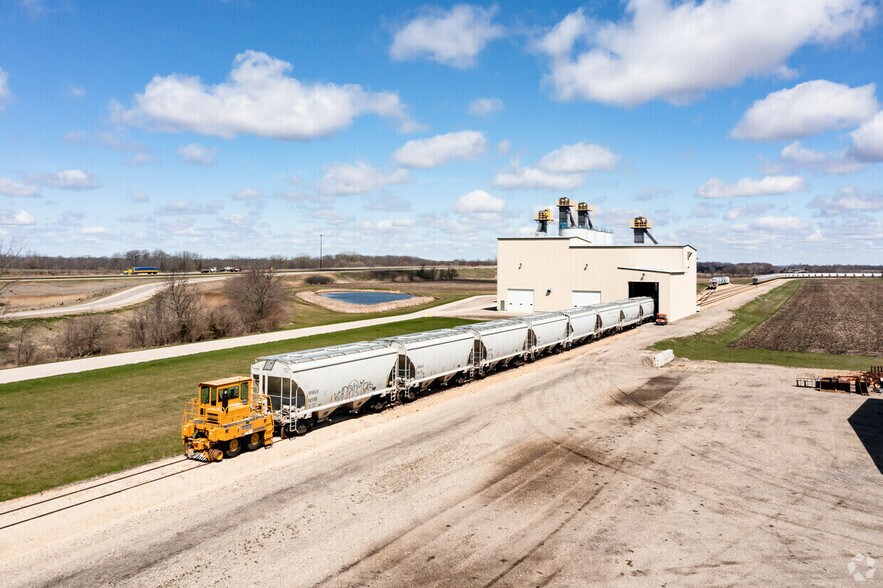 627 E US Highway 52, Utica, IL à vendre - Photo du bâtiment - Image 1 de 5