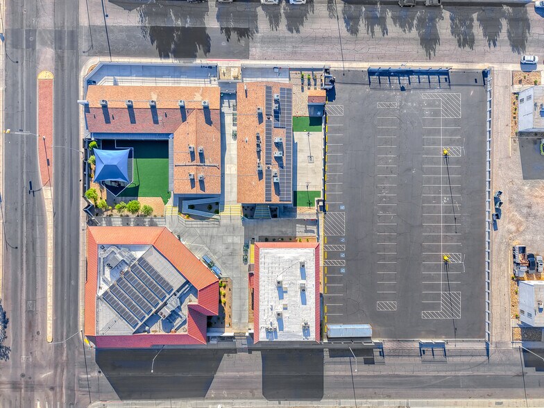 2141 E Owens Ave, North Las Vegas, NV à vendre - Photo du bâtiment - Image 3 de 16