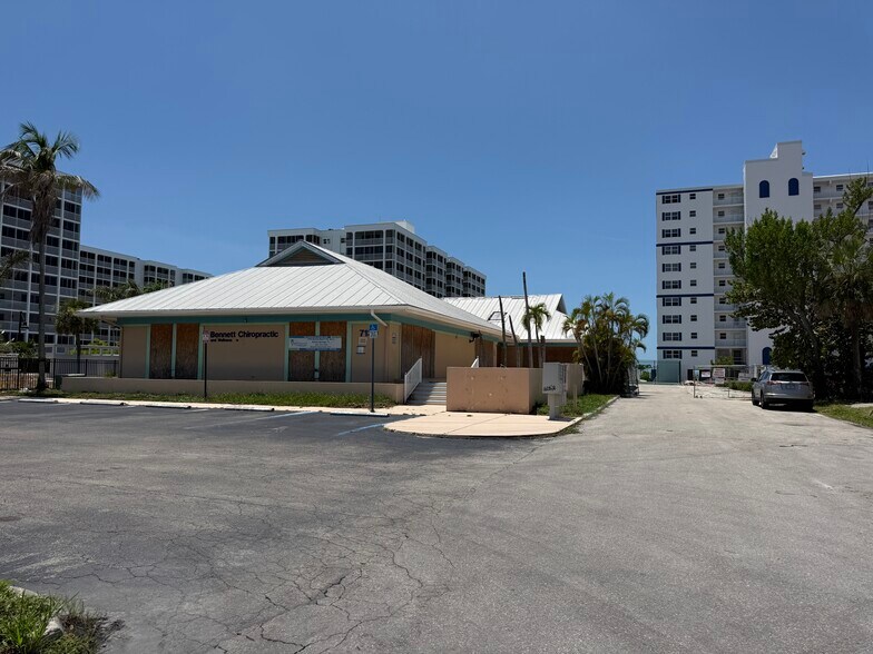 7128 Estero Blvd, Fort Myers, FL à vendre - Photo du bâtiment - Image 2 de 16