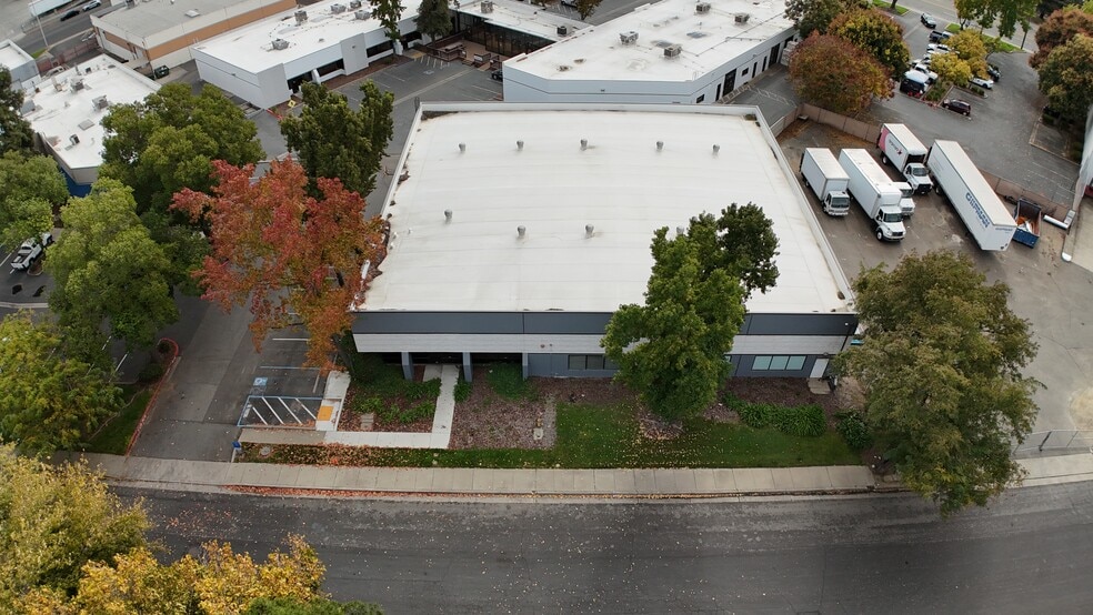 2510 and 2545 Boatman Avenue portfolio of 2 properties for sale on LoopNet.ca - Building Photo - Image 2 of 2