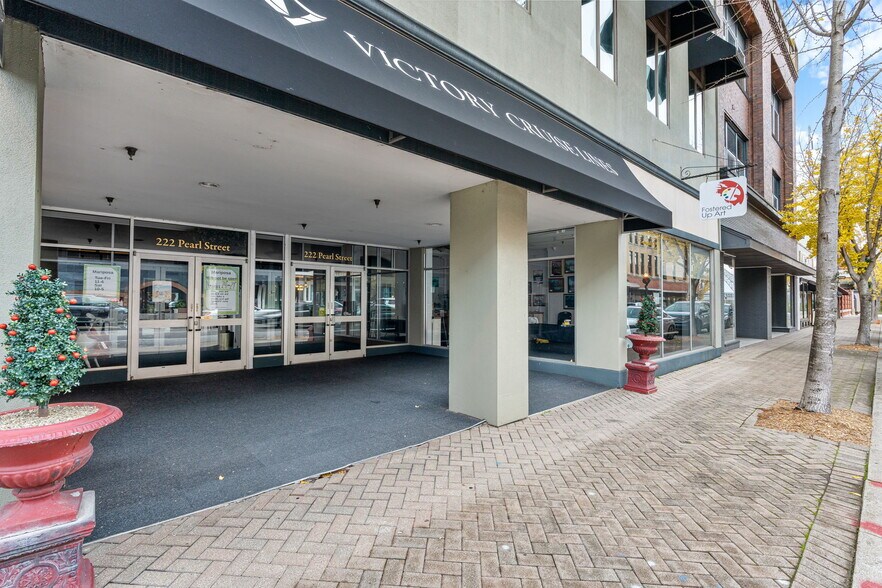 222 Pearl St, New Albany, IN à vendre - Photo du bâtiment - Image 3 de 72