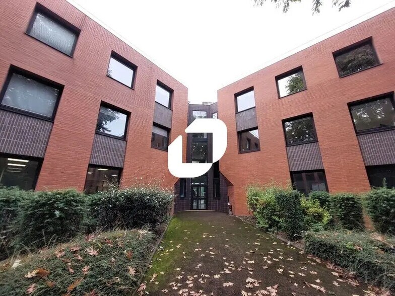 6 Rue Jean Pierre Timbaud, Montigny-le-Bretonneux à vendre - Photo du bâtiment - Image 3 de 15