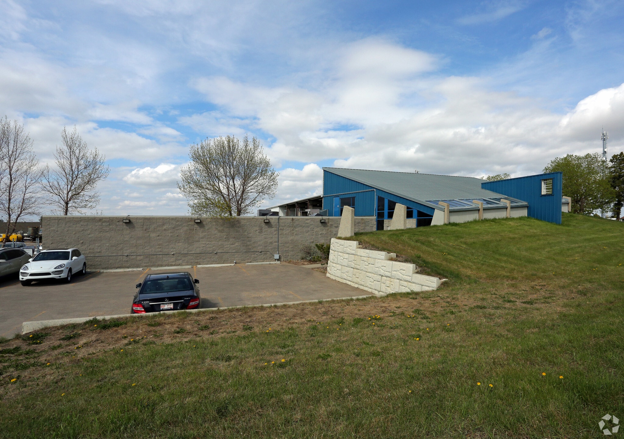 9304 39th Ave NW, Edmonton, AB for lease Primary Photo- Image 1 of 3