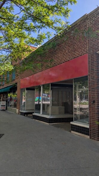 418 N Main St, Hendersonville, NC for lease - Building Photo - Image 2 of 11