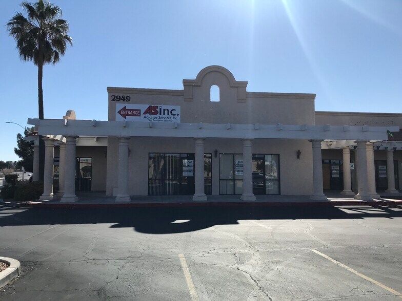 2833-2949 E Desert Inn Rd, Las Vegas, NV à louer - Photo du bâtiment - Image 3 de 8