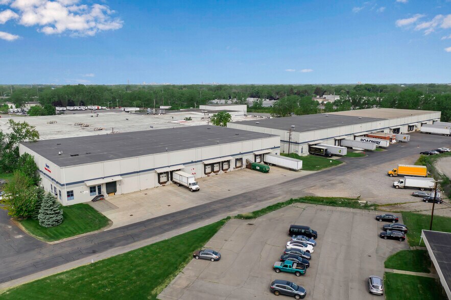 40-60 Industrial Pky, Cheektowaga, NY à louer - Photo du bâtiment - Image 3 de 8
