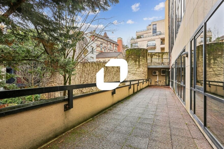 Office in Issy-les-Moulineaux for lease - Building Photo - Image 3 of 11