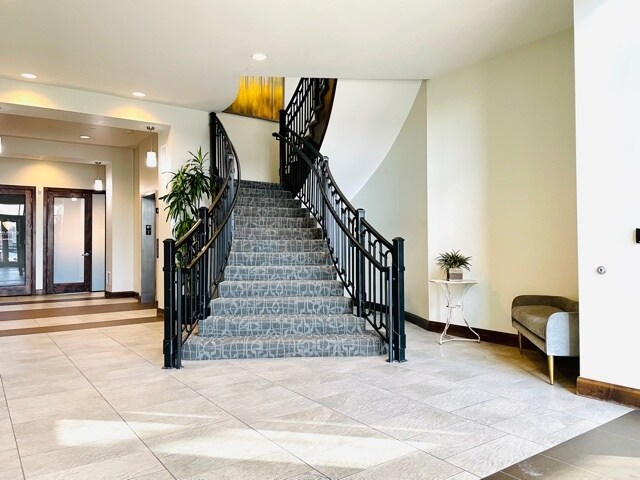 1955 W Grove Parkway, Pleasant Grove, UT à vendre - Hall d’entrée - Image 3 de 5