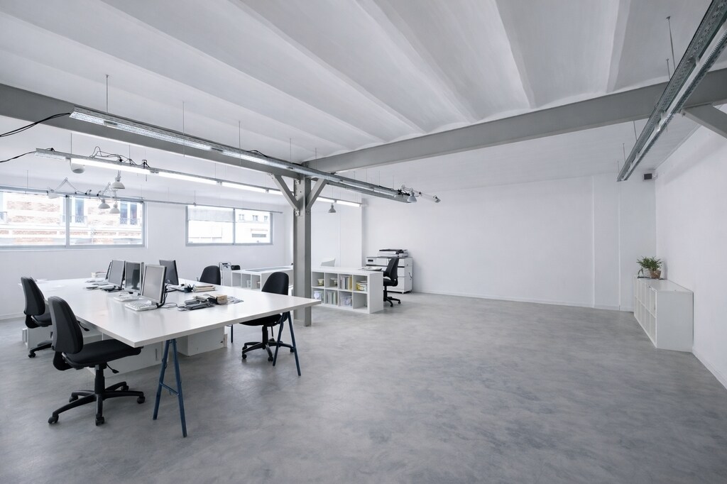 Office in Paris for lease Interior Photo- Image 1 of 6