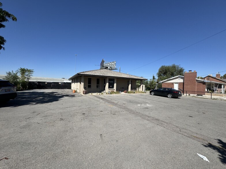 7706 S Locust St, Midvale, UT à vendre - Photo du bâtiment - Image 2 de 64