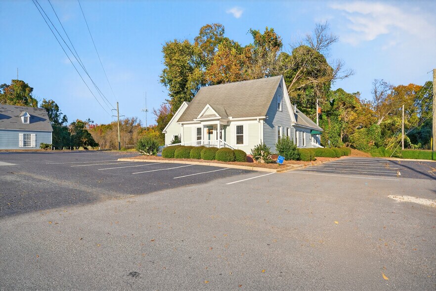 4 Liberty Ln, Laurens, SC à vendre - Photo du bâtiment - Image 2 de 34