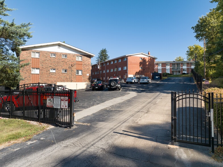 4318 Walker Ln, Saint Louis, MO for sale - Building Photo - Image 3 of 18