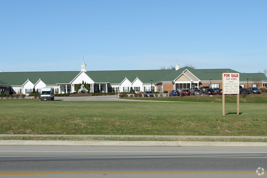 1000 Crossfield Dr, Versailles, KY à vendre - Photo du bâtiment - Image 1 de 1