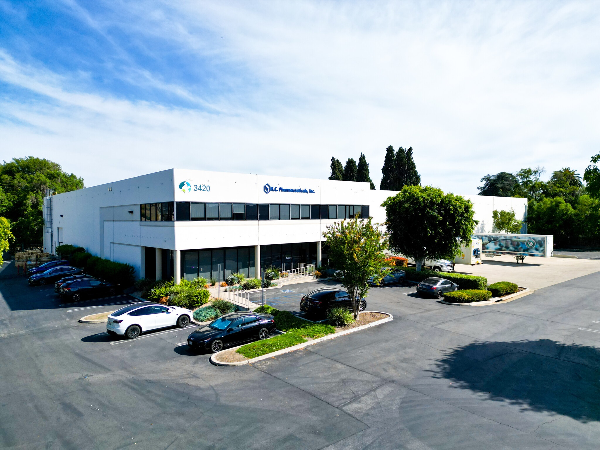 3420 Pomona Blvd, Pomona, CA à louer Photo du bâtiment- Image 1 de 4