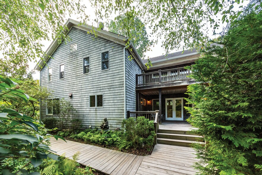 31 N Main St, East Hampton, NY à vendre - Photo du bâtiment - Image 2 de 42