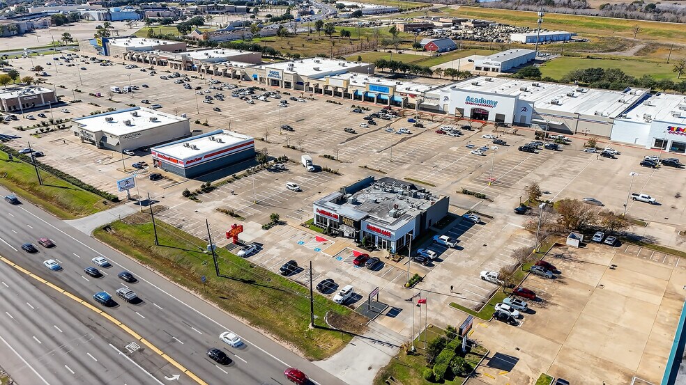 2310 Highway 6 S, Houston, TX à vendre - Photo du bâtiment - Image 3 de 8