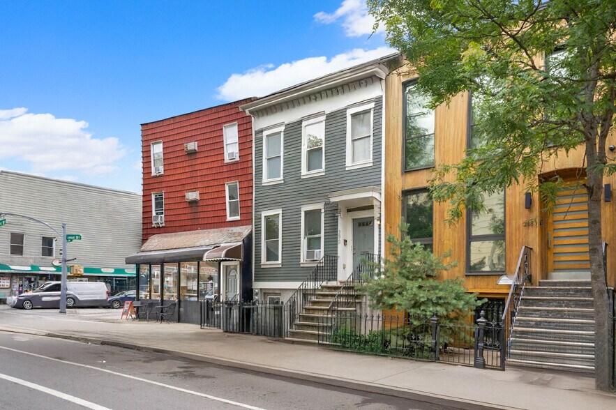 290 Leonard St, Brooklyn, NY for sale - Building Photo - Image 2 of 8