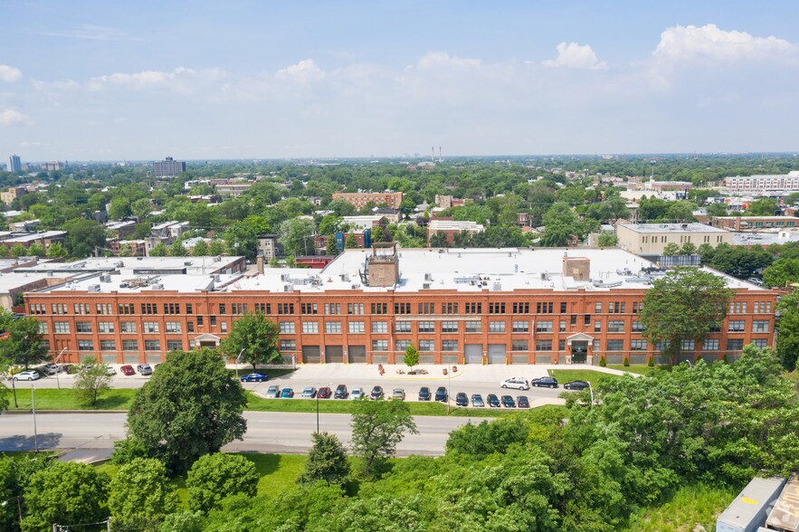 700 N Sacramento Blvd, Chicago, IL à louer - Photo du bâtiment - Image 3 de 45