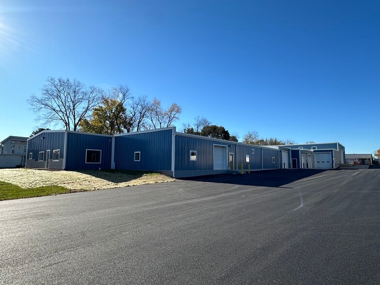 185 Hempt Rd, Mechanicsburg, PA for lease - Building Photo - Image 2 of 15
