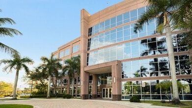 1301 International Pky, Sunrise, FL à louer Photo du bâtiment- Image 2 de 14