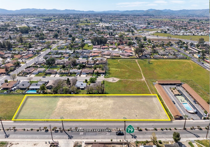 420 N Ramona Blvd, San Jacinto, CA à vendre - Aérien - Image 2 de 13
