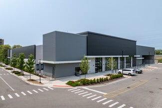 More details for 4540 W Touhy Ave, Lincolnwood, IL - Retail for Lease