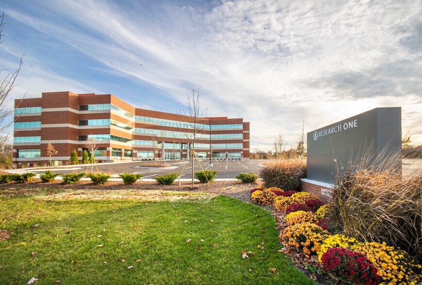 10701 W Research Dr, Wauwatosa, WI à louer - Photo du bâtiment - Image 1 de 13