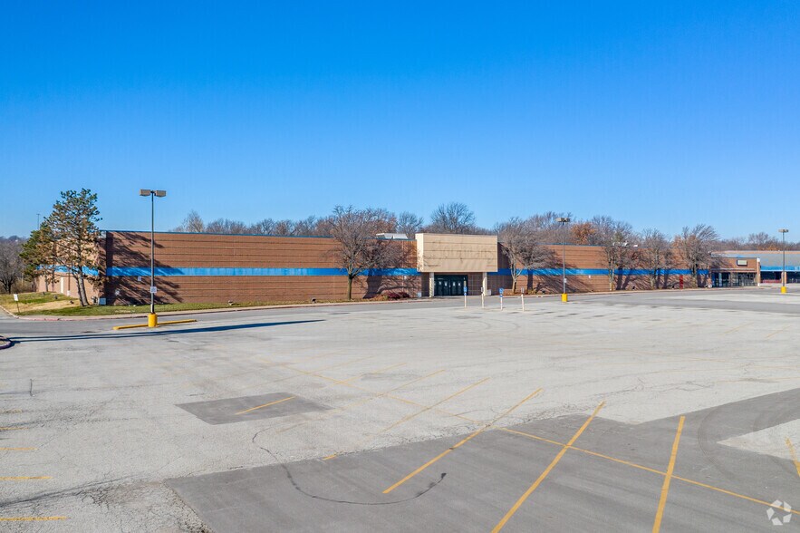 13500 40 Hwy, Independence, MO à vendre - Photo du bâtiment - Image 1 de 7