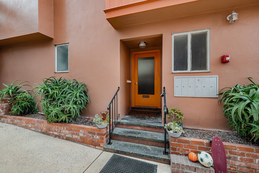 695 48th Ave, San Francisco, CA à vendre - Photo du bâtiment - Image 3 de 8