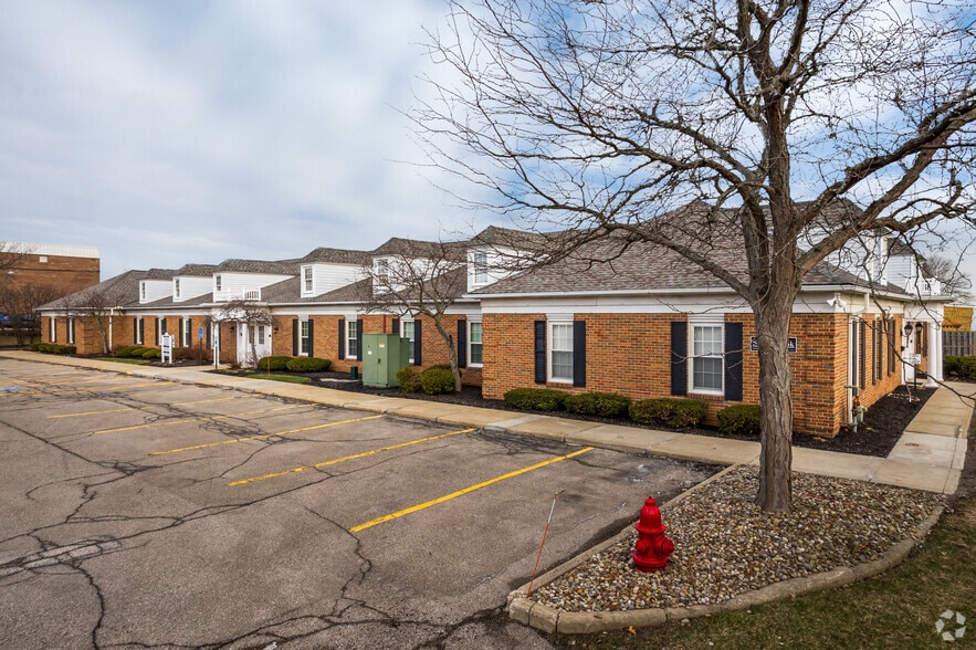 6563 Wilson Mills Rd, Mayfield Village, OH for lease - Primary Photo - Image 1 of 7