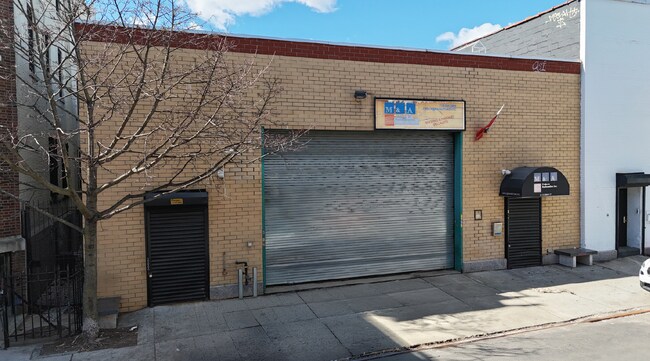 Plus de détails pour 33 Dobbin St, Brooklyn, NY - Industriel à louer