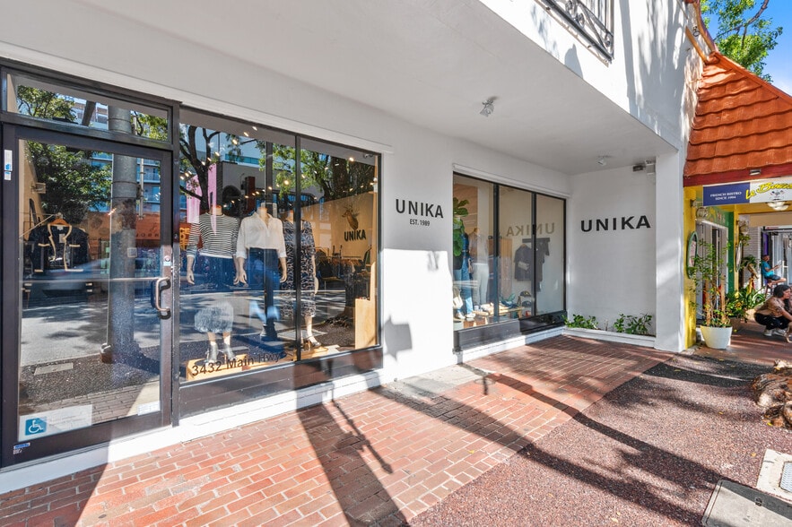 3432 Main Hwy, Miami, FL for lease - Building Photo - Image 2 of 8