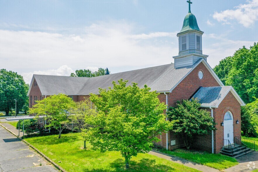 830 Church St, Kings Mountain, NC à vendre - Photo du bâtiment - Image 1 de 45