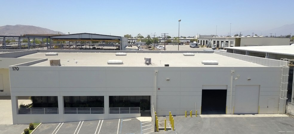 170 W Mindanao St, Bloomington, CA à vendre - Photo principale - Image 1 de 6