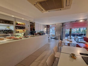 Retail in Barcelona, Barcelona for lease Interior Photo- Image 1 of 3