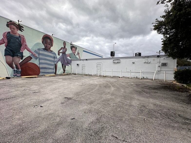 3045 W Broward Blvd, Fort Lauderdale, FL for sale - Building Photo - Image 3 of 15