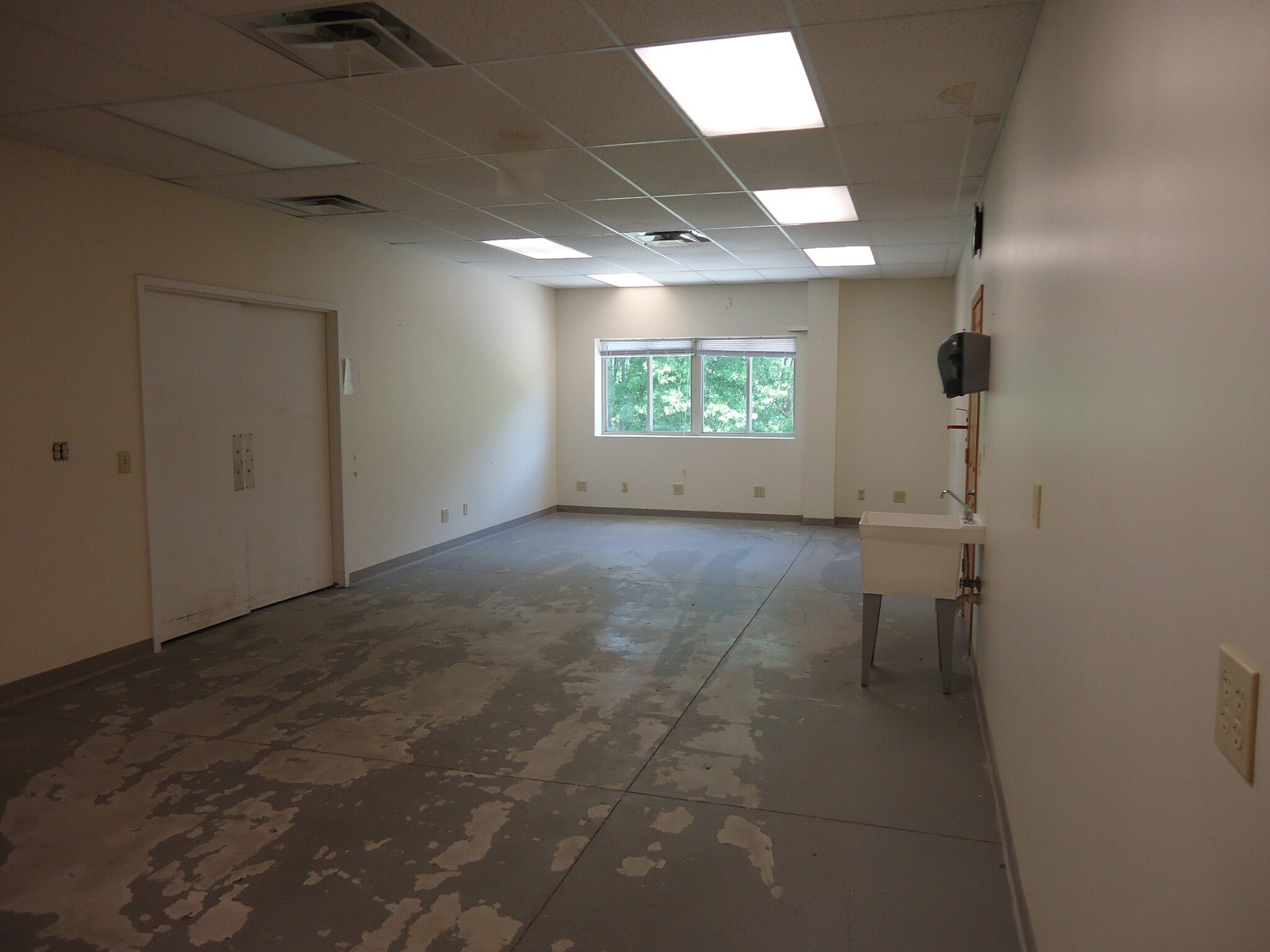 3864 Race Rd, Cincinnati, OH for lease Building Photo- Image 1 of 8