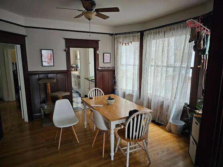 903 SE 17th Ave, Portland, OR à vendre - Photo intérieure - Image 3 de 8
