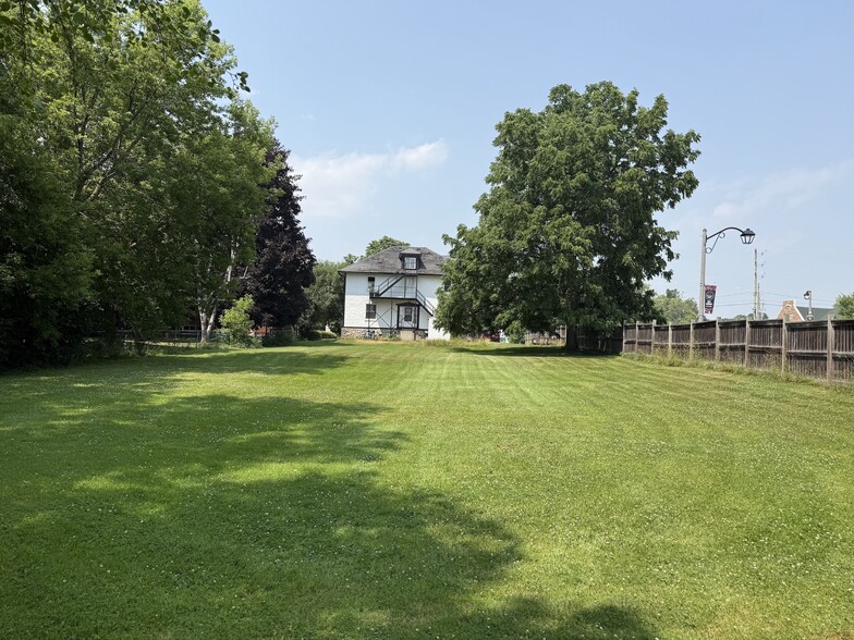 5-7 Vipond Rd, Whitby, ON for sale - Building Photo - Image 3 of 3