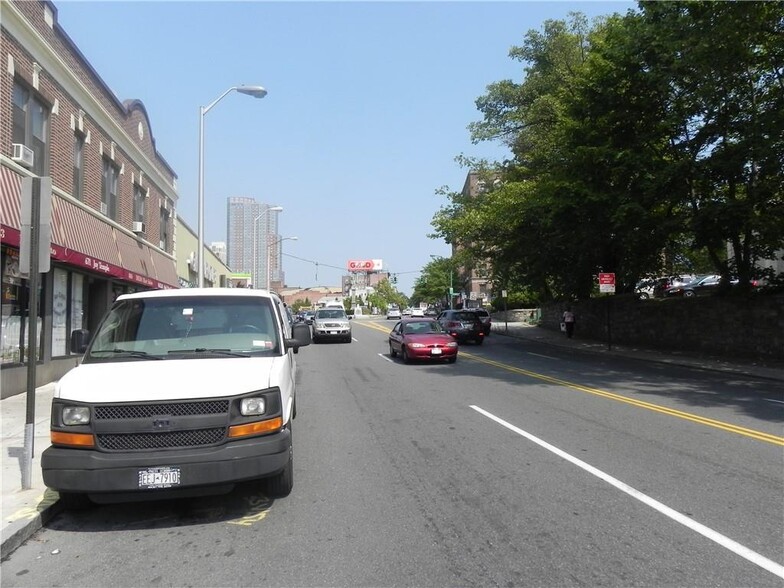 669-681 Main St, New Rochelle, NY à louer - Photo du bâtiment - Image 3 de 8