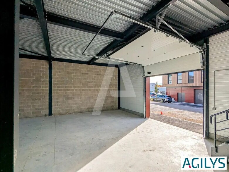 Flex in Marcoussis for sale - Building Photo - Image 3 of 9