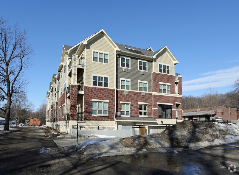 301 E Main St, Twin Lakes, WI à vendre - Photo du bâtiment - Image 3 de 3