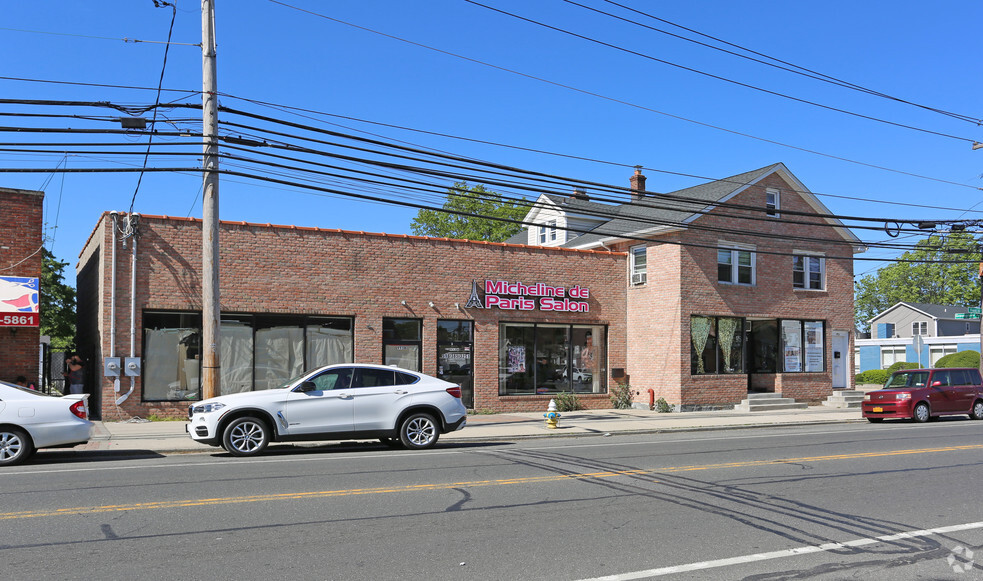 953 Front St, Uniondale, NY à vendre - Photo du bâtiment - Image 1 de 1