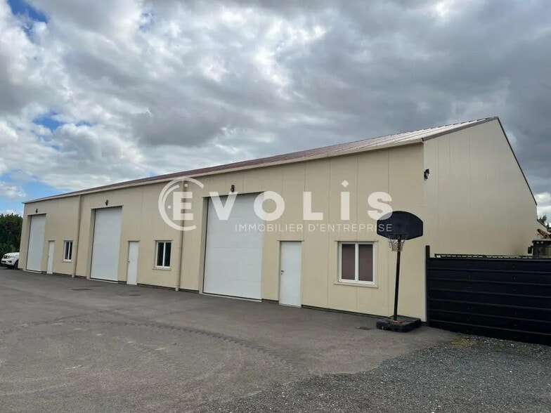 Flex in Saint-Bonnet-de-Mure for lease - Building Photo - Image 2 of 9