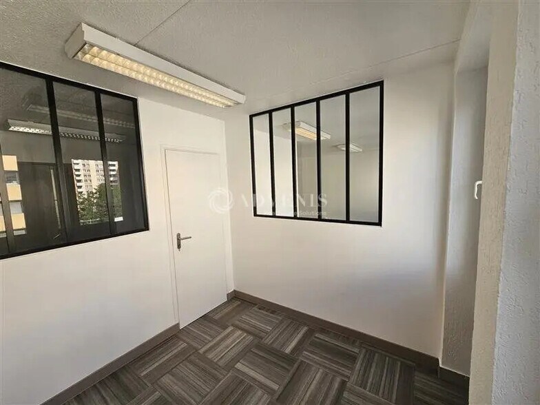 Bureau dans Créteil à louer - Photo du bâtiment - Image 2 de 10