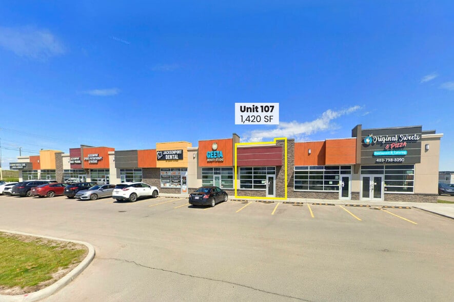 3840 104 Av NE, Calgary, AB à louer - Photo du bâtiment - Image 2 de 6